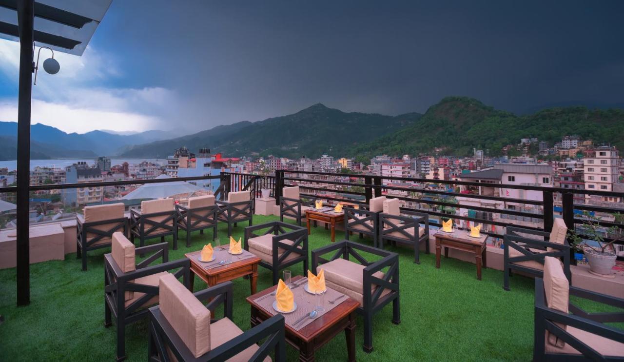 מלון Aabas Pokhara By Barahi Hospitality מראה חיצוני תמונה