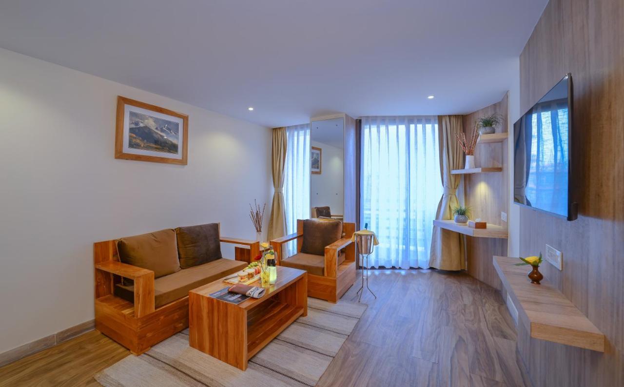 מלון Aabas Pokhara By Barahi Hospitality מראה חיצוני תמונה