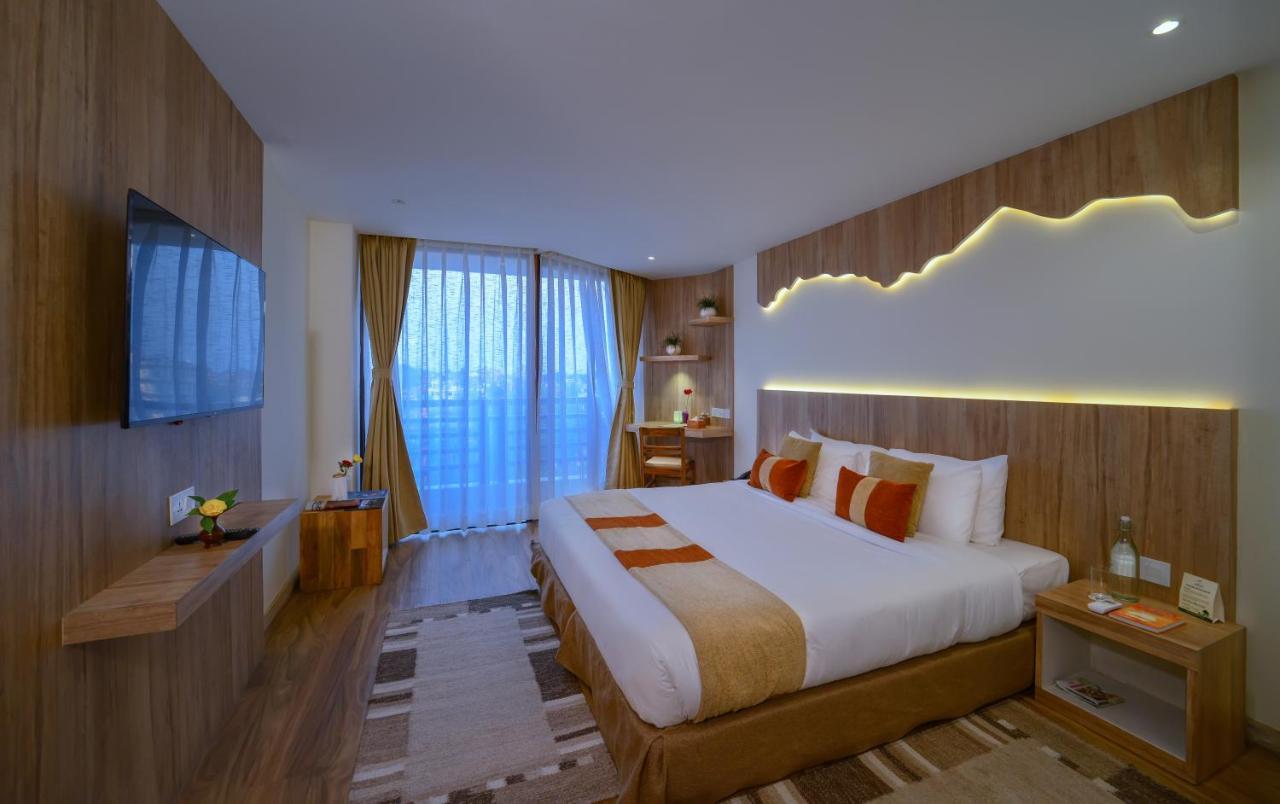 מלון Aabas Pokhara By Barahi Hospitality מראה חיצוני תמונה