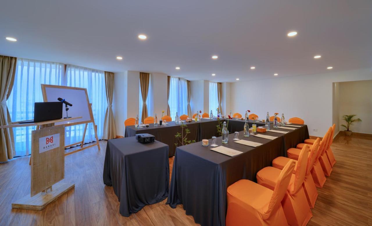 מלון Aabas Pokhara By Barahi Hospitality מראה חיצוני תמונה