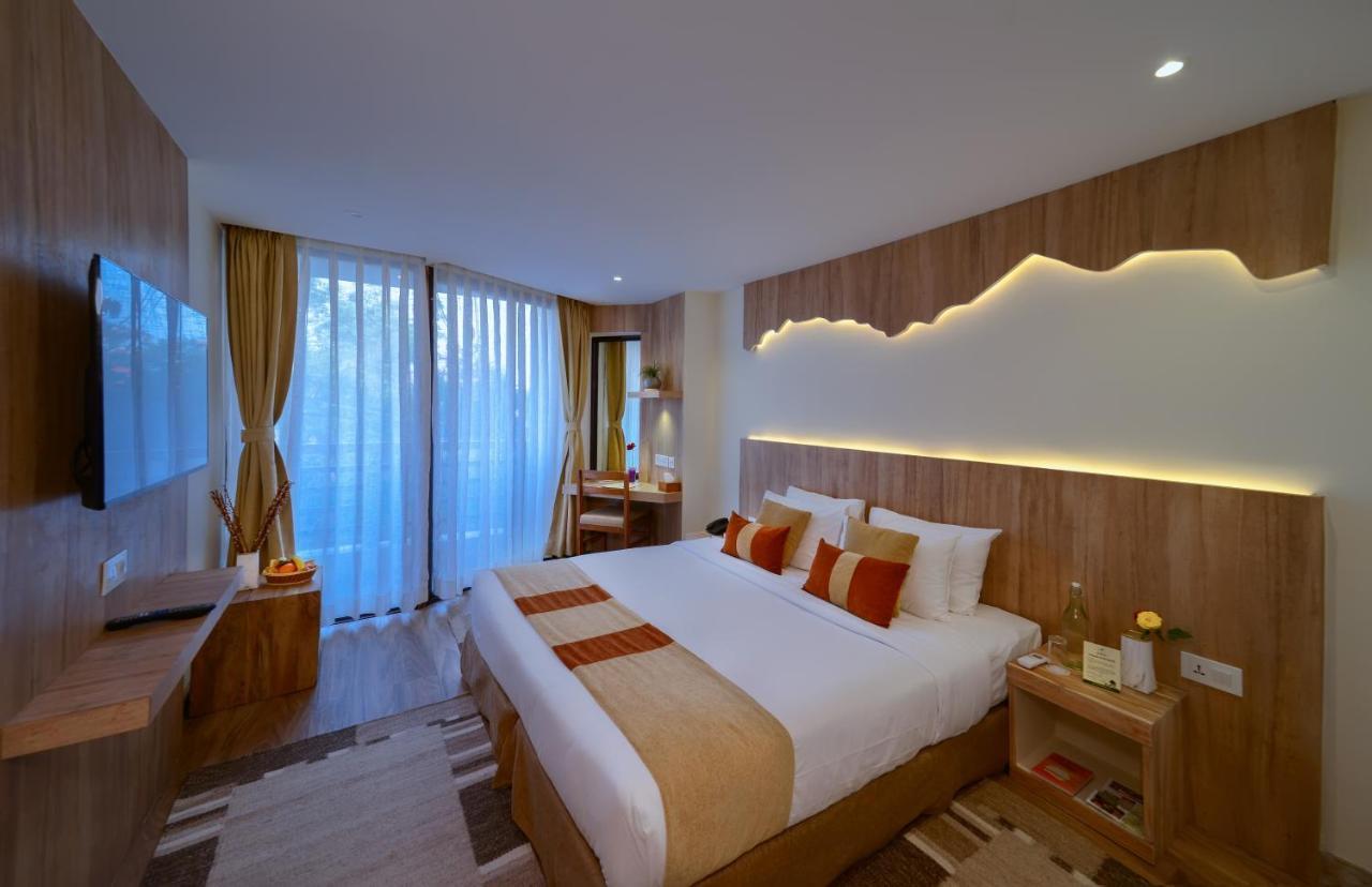 מלון Aabas Pokhara By Barahi Hospitality מראה חיצוני תמונה
