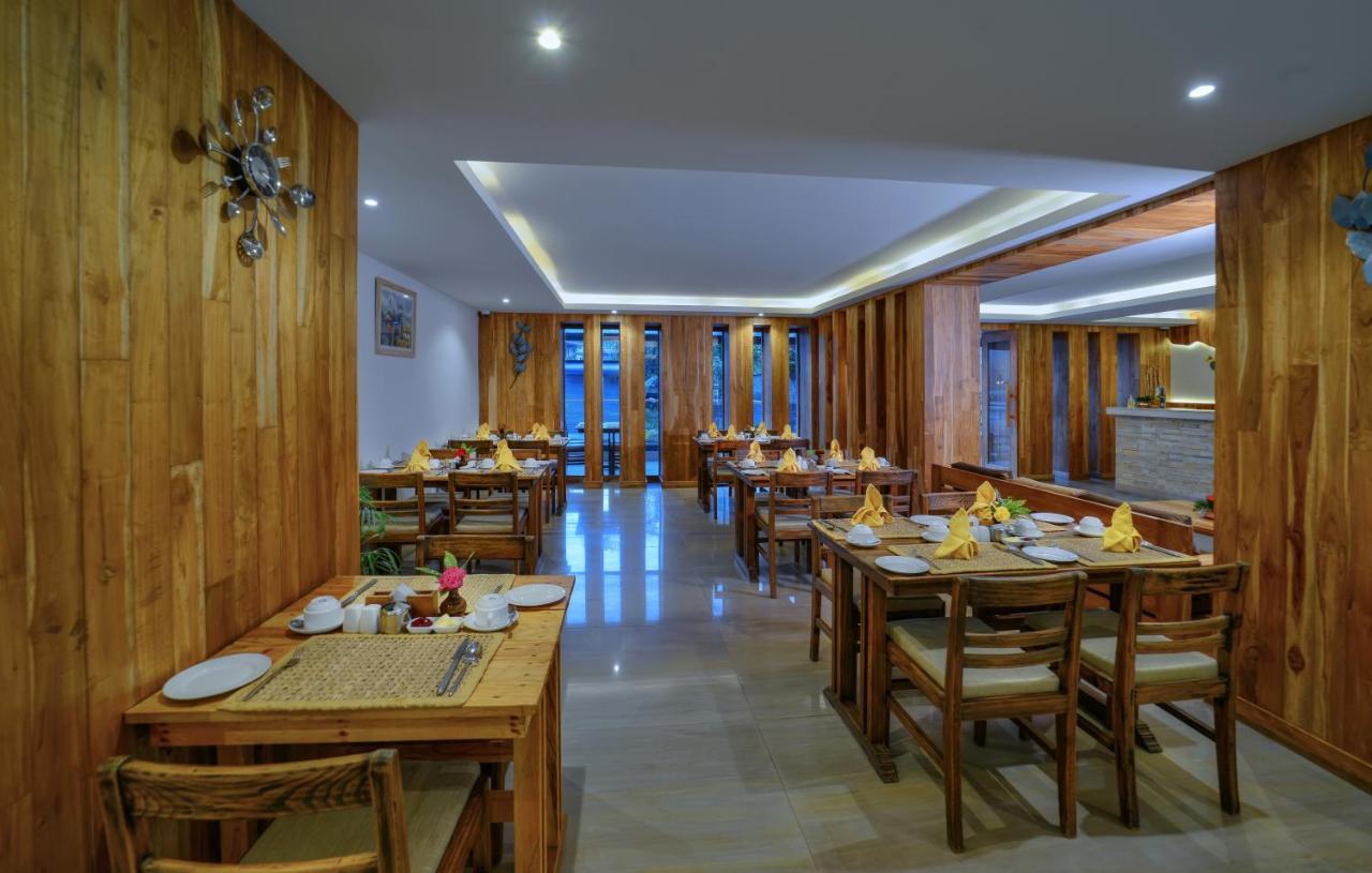 מלון Aabas Pokhara By Barahi Hospitality מראה חיצוני תמונה