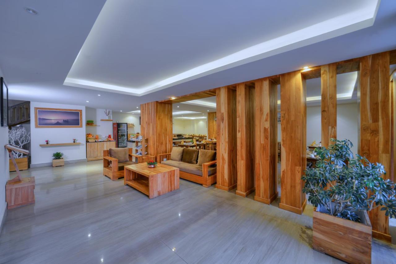 מלון Aabas Pokhara By Barahi Hospitality מראה חיצוני תמונה