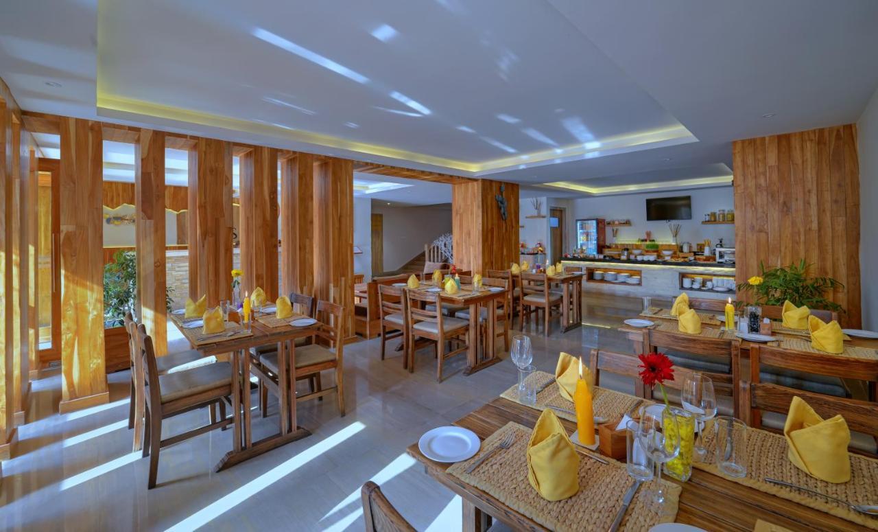 מלון Aabas Pokhara By Barahi Hospitality מראה חיצוני תמונה